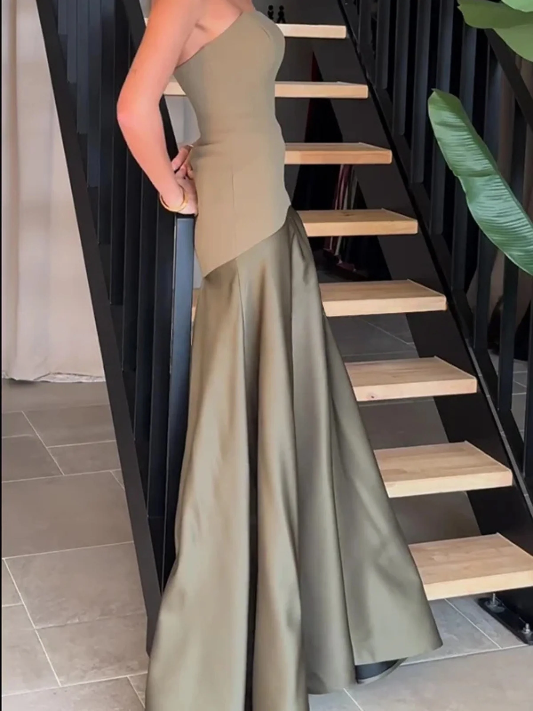 Siobhan | Women’s Stylish Maxi Prom Dress with Flared Hem - Image 4